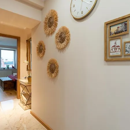 Zloty Jelonek - 4 Osobowy Na Placu Ratuszowym - Space