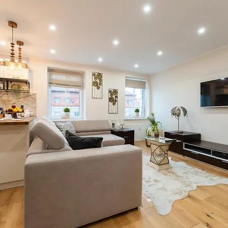 Zloty Jelonek - 4 Osobowy Na Placu Ratuszowym - Space Jelenia Góra