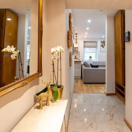 Apartment Zloty Jelonek - 4 Osobowy Na Placu Ratuszowym - Space Jelenia Gora