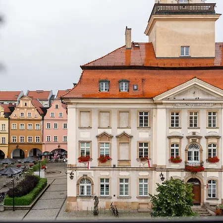 Zloty Jelonek - 4 Osobowy Na Placu Ratuszowym - Space * 耶莱尼亚古拉