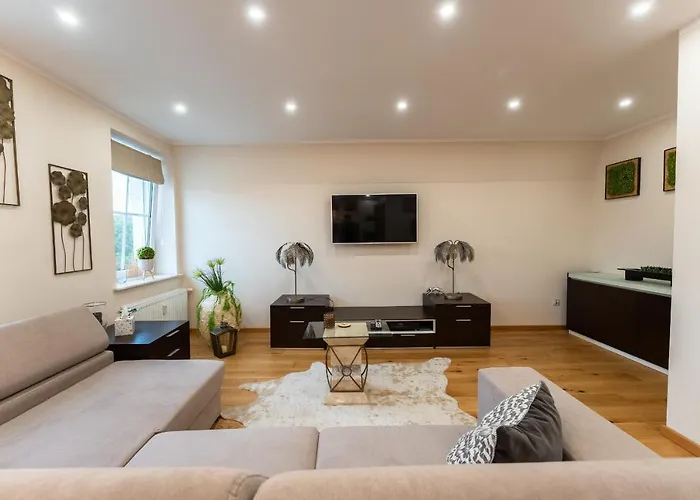 Zloty Jelonek - 4 Osobowy Na Placu Ratuszowym - Space * 耶莱尼亚古拉