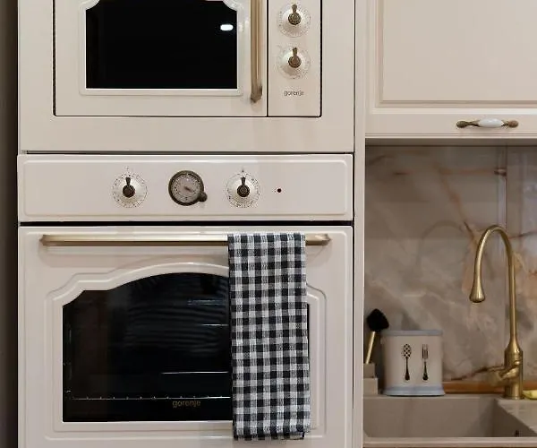 Zloty Jelonek - 4 Osobowy Na Placu Ratuszowym - Space 耶莱尼亚古拉